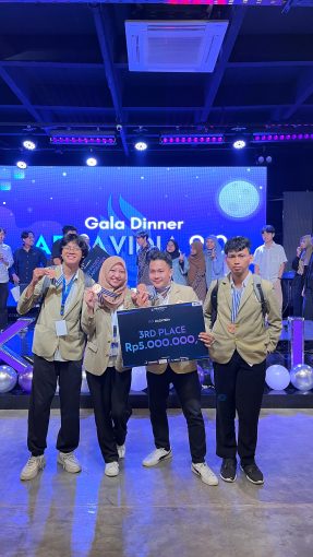 Mahasiswa DTETI Bersama Tim Raih Juara 3 dan Penghargaan Best Presentation dalam Kompetisi Hackathon